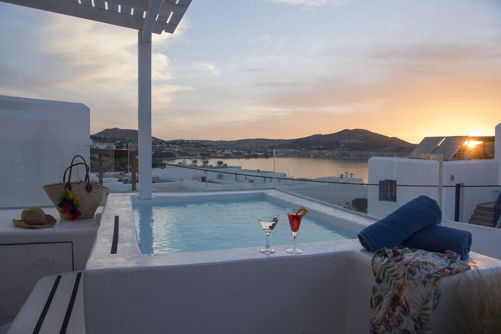 أموس لاكشري رومز آند هوم - ناوسا - حوض السباحة