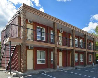 Canadas Best Value Inn & Suites Fernie - Fernie - Building
