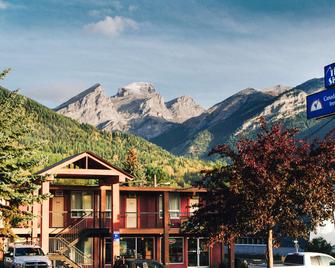Canadas Best Value Inn & Suites Fernie - Fernie - Building