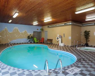 Canadas Best Value Inn & Suites Fernie - Fernie - Pool