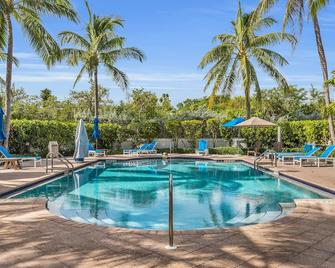 Finest location in Coral Lagoon. End unit with bay views and boat slip! - Marathon - Piscina