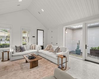 New! Casa Monte Cristo - Upscale Ybor Townhome - Tampa - Sala de estar