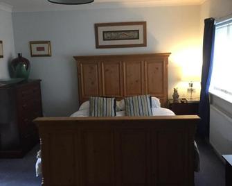 Beautiful private room with Kingsize bed and large private en-suite - Peterborough - Habitación
