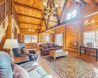 Mountain View Farm - Lisbon - Living room