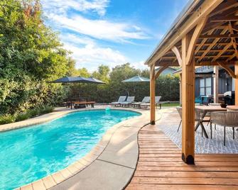 Timeless-Texas-Inn - Heated Pool Oasis & Lux Vibe - Round Rock - Pool