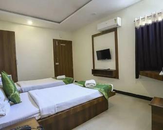 Treebo Ashoka Palace Ujjain - Ujjain - Bedroom
