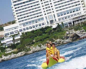 Korumar Hotel Deluxe - Κουσάντασι