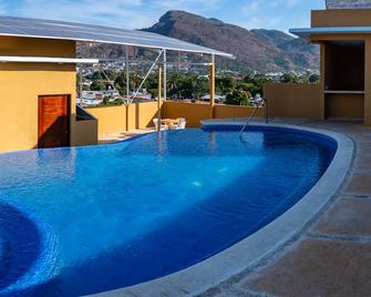 Fabuloso Hotel Las Vegas - Zihuatanejo - Bể bơi