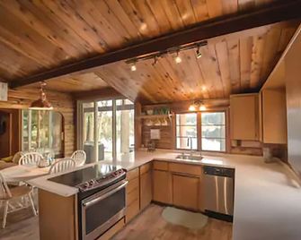 Lake Cabin with an Amazing View - Olympia - Kitchen