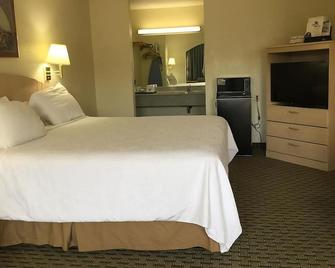 Relax and Recharge! Free Breakfast, Pets Allowed, Free Parking, Outdoor Pool - Cabot - Bedroom