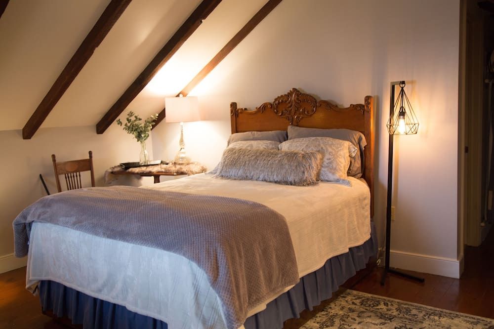 Guest House on a beautiful farm near Shady Maple