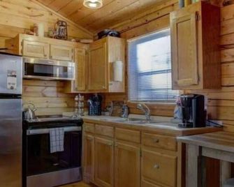 Ouachita Crystal Cabin in the Woods - Mount Ida - Kitchen