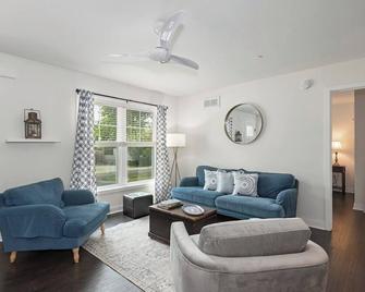 Pet-Friendly Island Getaway | Bikes & Porch - Tilghman Island - Sala de estar