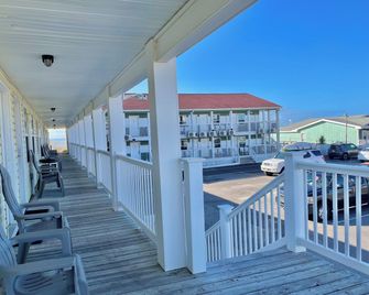 Ocean Crest Motel - Oak Island - Balcón