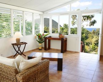 Habitation Grande Anse Résidence hôtelière - Deshaies - Living room