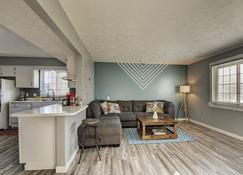 Freshly Updated Apartment A Stone's Throw From Downtown Omaha - Council Bluffs - Sala de estar