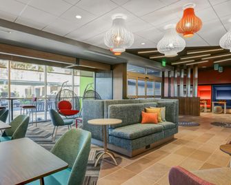 Tru by Hilton Lathrop - Lathrop - Lounge