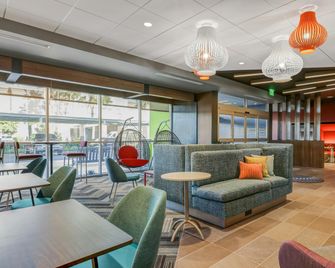 Tru by Hilton Lathrop - Lathrop - Area lounge