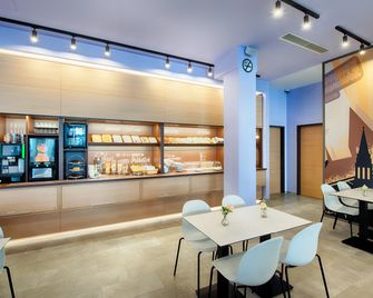 B&B Hotel Kiel-Holstenbrücke - קיל - מסעדה