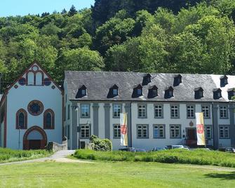 Double Room, Shower, Toilet, 1 Bed Room - Gästehaus Der Abtei Sayn - Bendorf - Budova