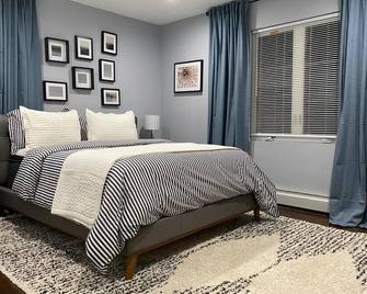 Clarissa's Paradise Cozy 5-bedroom house in Baldwin with Central Air, WiFi patio - Baldwin - Bedroom