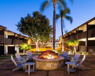 Best Western Plus Pepper Tree Inn - Santa Barbara - Patio
