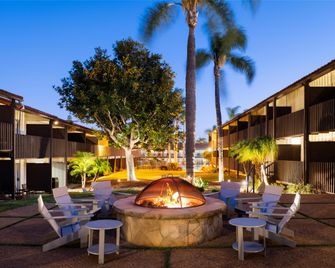 Best Western Plus Pepper Tree Inn - סנטה ברברה - פטיו