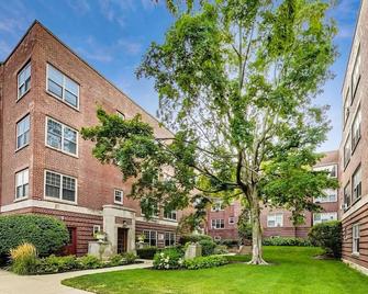 Bright Evanston 1BR, 1 mile to Northwestern campus, by Blueground - Chicago - Building