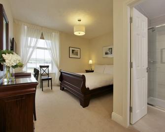 Walter Raleigh Hotel - Youghal - Bedroom