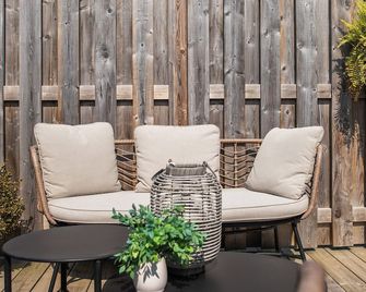 Historic 2 Bedroom Beach Lofts - Boutique Styled, Beach, Lake, stay Drifter Loft - Kincardine - Patio