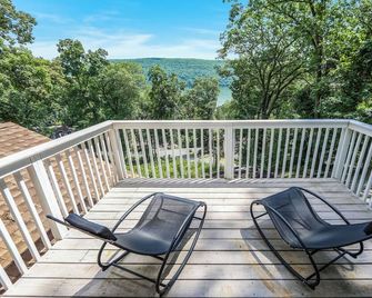 Zen Lake House - Greenwood Lake - Balcony