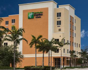 Holiday Inn Express & Suites Fort Lauderdale Airport South - Dania Beach - Bygning