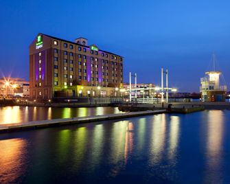 Holiday Inn Express Manchester - Salford Quays By IHG - Salford - Edificio