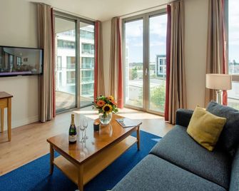 Premier Suites Dublin, Sandyford - Dublin - Living room