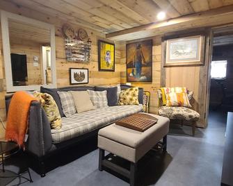 Lake house: Amazing views 2.5 Bath, Gym, walk to outdoor year round activities - Rawdon - Living room