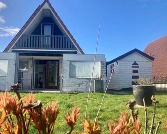 Holiday House Platz an der Sonne for 6 People Near Lake Lauwersmeer - Anjum - Edificio