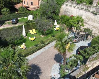 Hotel Villa Cansignorio - Lazise - Outdoor view