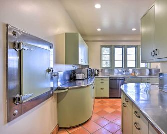 'The Castle' Hacienda Heights Home w/ Patio & Pool - Hacienda Heights - Keuken
