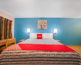 Royal Gateway Motel By OYO - Bend - Bedroom