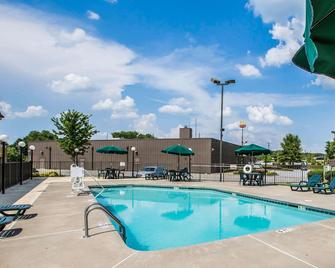Quality Inn Madison - Медісон - Басейн