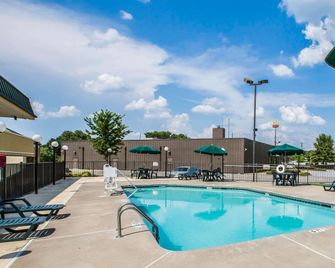 Quality Inn Madison - Madison - Piscina