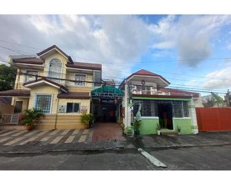 OYO 1048 Jomckayl Apartelle - Naga - Edificio