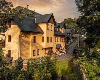 Apartment - Spielzeughof Seiffen - Pension - Seiffen - Gebäude