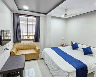 Hotel Hare Krishna - Bhavnagar - Bedroom