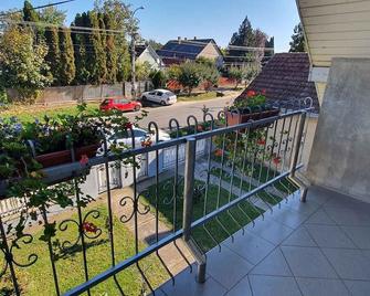 Apartment in Balatonszabadi 43404 - Balatonszabadi - Balcón
