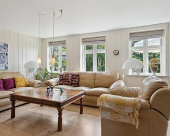 4 Bedroom Nice Home In Nyborg - Nyborg - Sala de estar