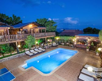 The Pearl of The Golan - Pnina Bagolan - Had Nes - Zwembad