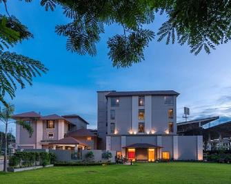 Hotel Cachar Club - Silchar - Edificio
