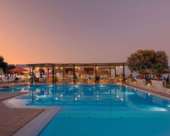 Erato Hotel Adults Only by Smile Hotels - Platanias - Басейн