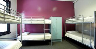 Nomads Brisbane Hostel - Brisbane - Bedroom